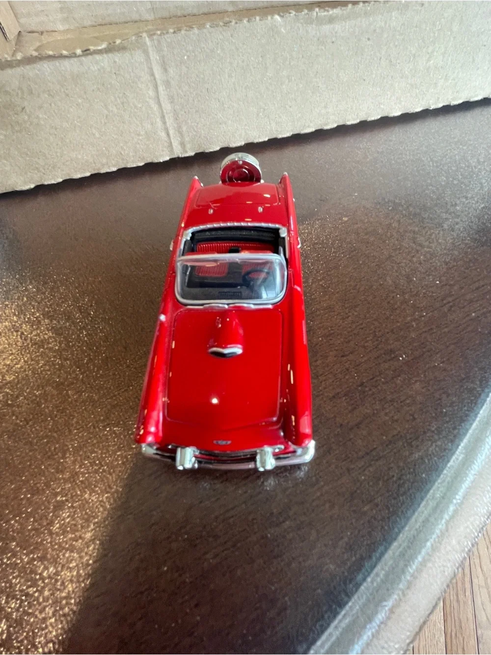 Motor Max 1956 Ford Thunderbird Diecast 1:43 Scale red